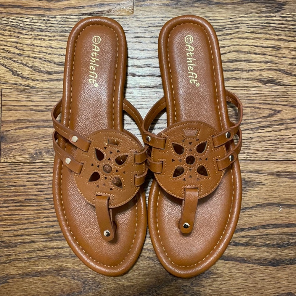 Flat sandal